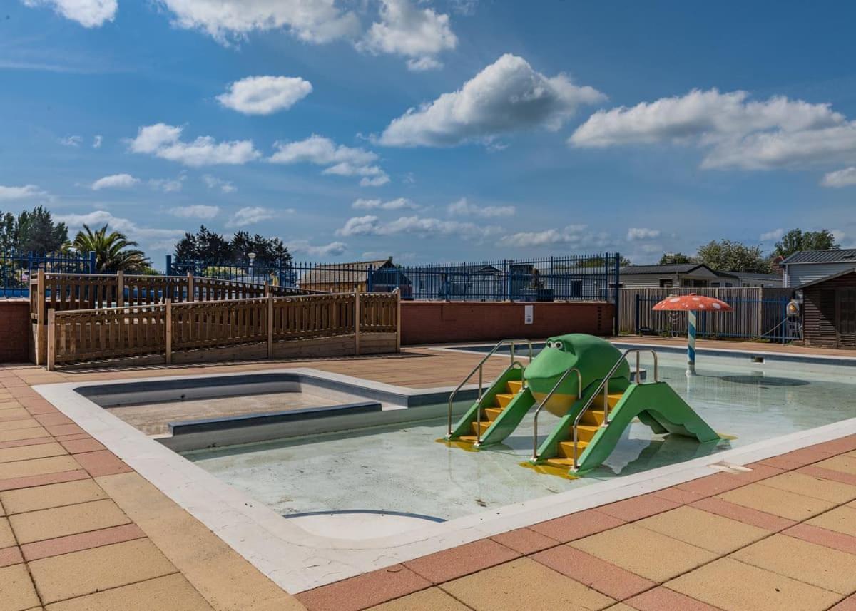 Riverside Caravan Holiday Park บอกเนอร์รีจิส ภายนอก รูปภาพ