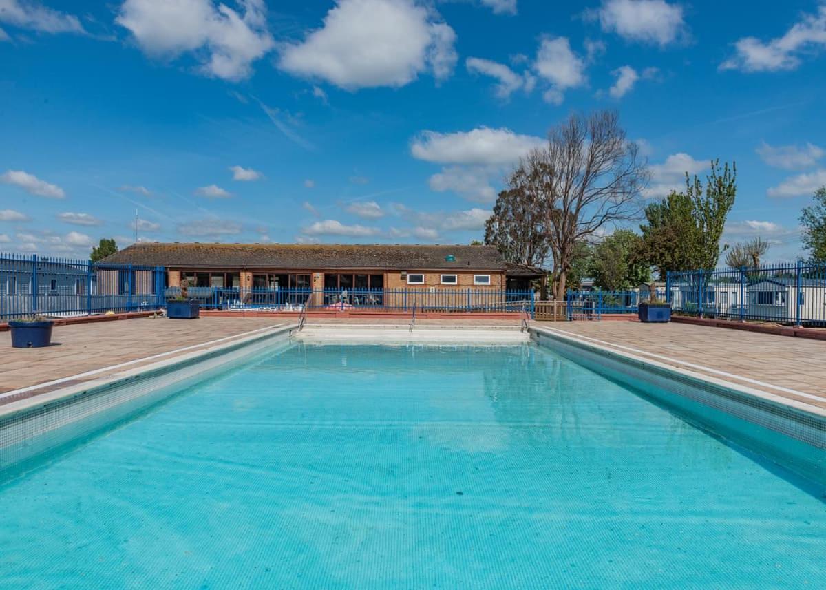 Riverside Caravan Holiday Park บอกเนอร์รีจิส ภายนอก รูปภาพ