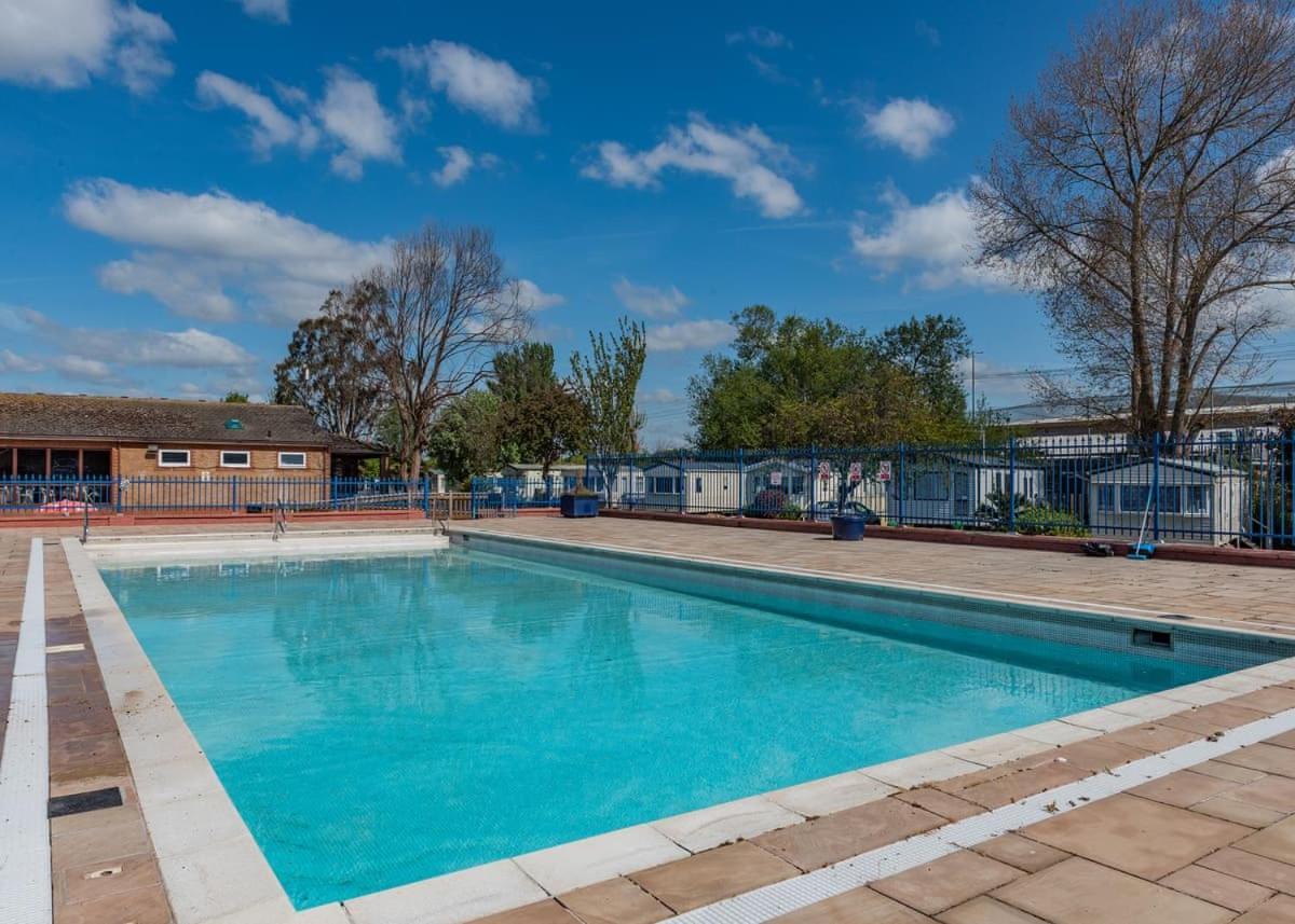 Riverside Caravan Holiday Park บอกเนอร์รีจิส ภายนอก รูปภาพ